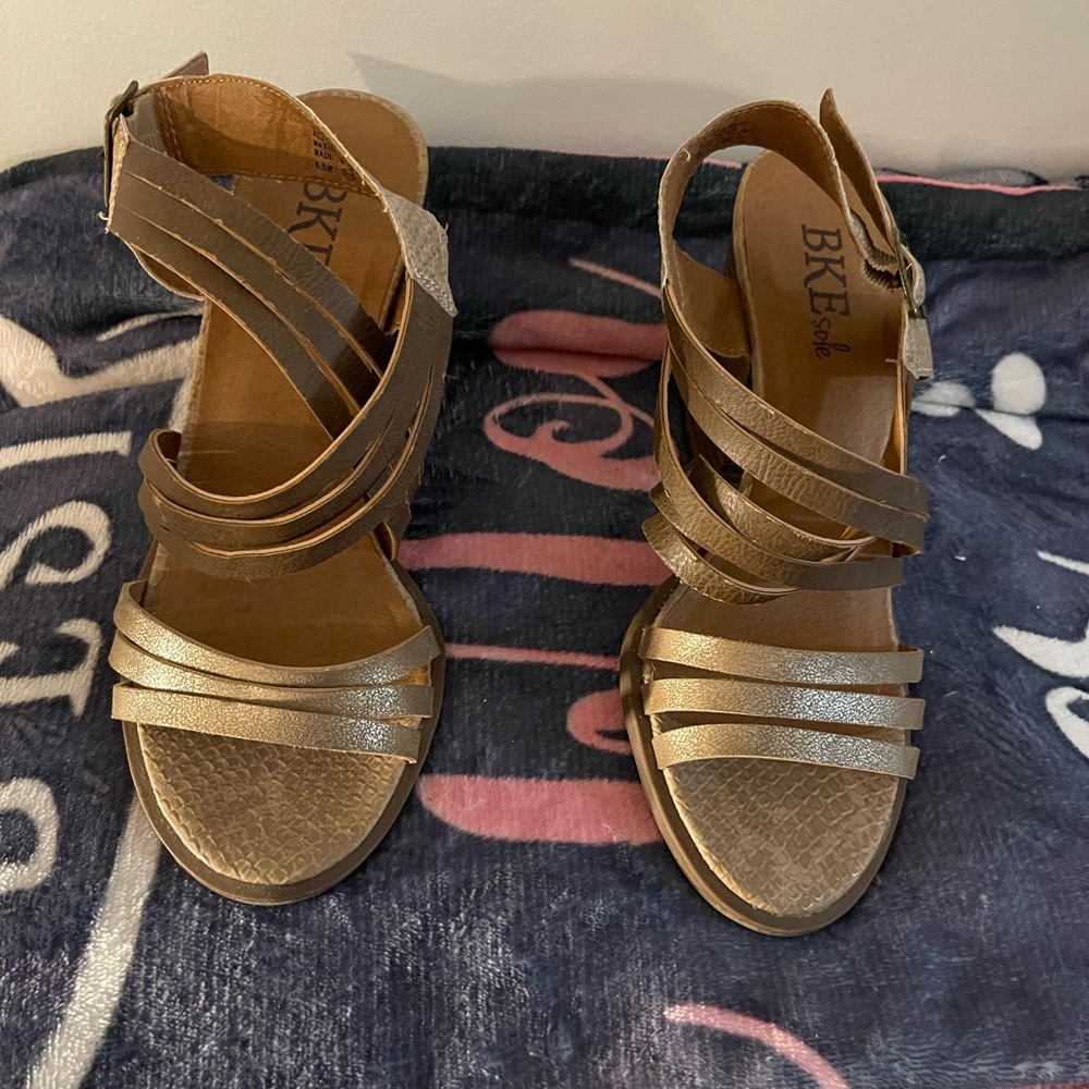BKE Women's Strappy Sandals - Gold